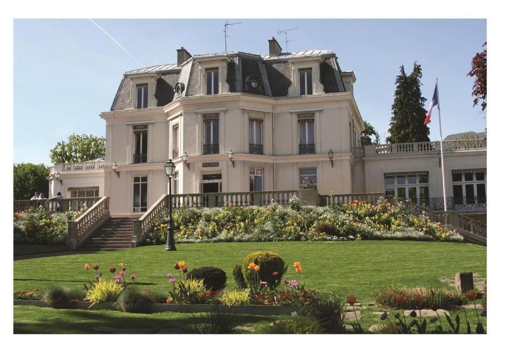 Mini-Studio Avec Kitchenette Ou Chambre Confort Avec Frigo Et Tv - Parking En Option Sur Resa ! Chaville Exterior photo